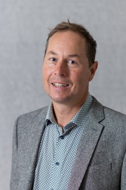 Auf diesem Portrait ist Herr Andreas Stainer_Hochgatterer aus dem Projektmanagement zu sehen.