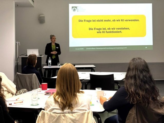 Christine Bauer während ihrer Keynote beim LEA-Netzwerktreffen 2026 in Salzburg.