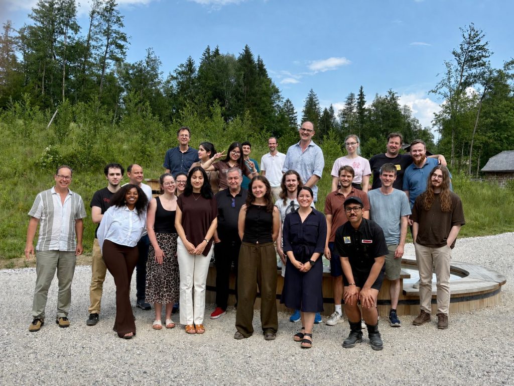 Hier ist das Exdigit Team beim jährlichen Retreat im Salzburger Freilichtmuseum zu sehen.